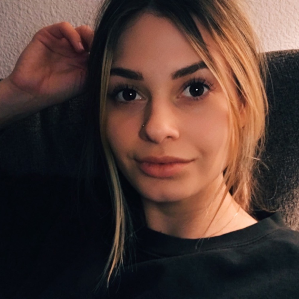 Meet your Posher, Chloe